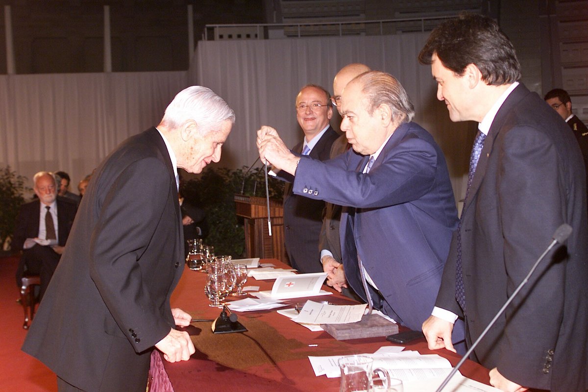 Almanacat Musical (@almanacat) on Twitter photo 8 octubre 2002: el Decret 250/2002 de la Generalitat de Catalunya atorgava la Creu de Sant Jordi a Manuel Cabero i Vernedas, mestre de capella "en reconeixement d'una dilatada i prestigiosa tasca en aquest àmbit, que ha excel·lit singularment de la mà del reconegut <a href="/cormadrigal/">Cor Madrigal</a>" 8 octubre 2002: el Decret 250/2002 de la Generalitat de Catalunya atorgava la Creu de Sant Jordi a Manuel Cabero i Vernedas, mestre de capella "en reconeixement d'una dilatada i prestigiosa tasca en aquest àmbit, que ha excel·lit singularment de la mà del reconegut <a href="/cormadrigal/">Cor Madrigal</a>"