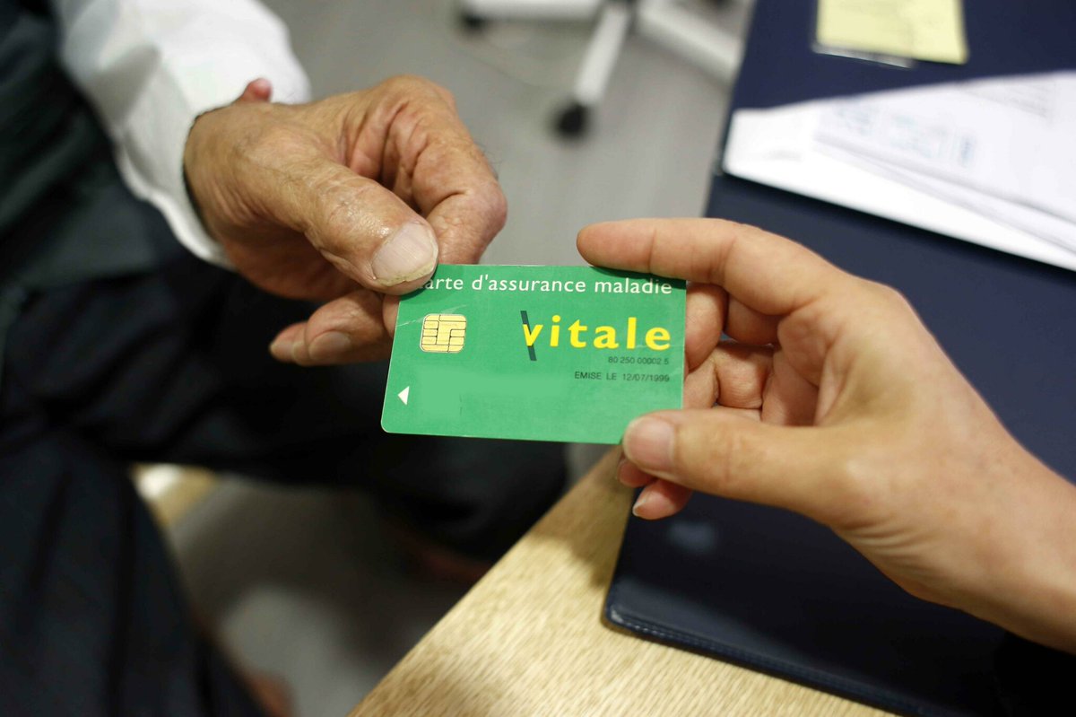 le_Parisien's tweet photo. La carte Vitale en passe d’être dématérialisée début 2025
➡️ https://t.co/2cb828cprX https://t.co/CWJf5MbZrg
