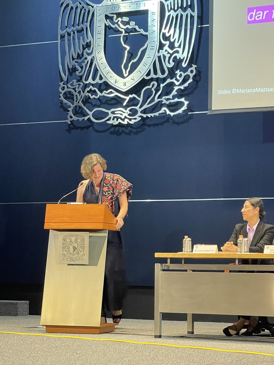 ahaasp's tweet photo. Unas ideas que me quedaron de lo que dijo @MazzucatoM hoy en la @UNAM_MX sobre el papel del Estado en la economía (un parafraseo libre): https://t.co/IFPC4Zb1lj
