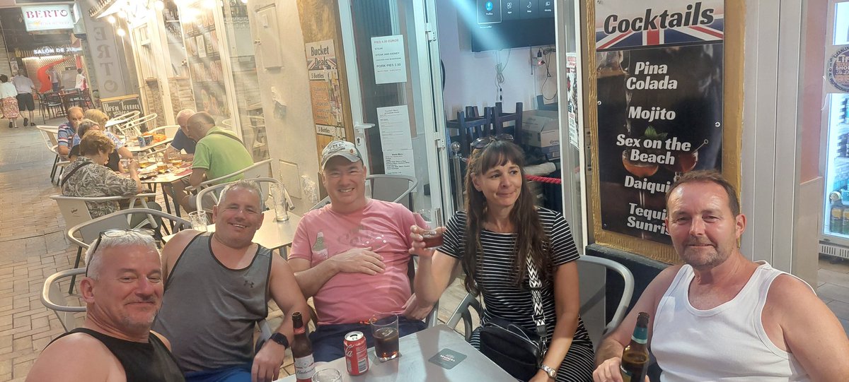 The last evening of a fun 4 night break in Benidorm. My first, definitely won't be my last! 🍻🕺🚶‍♀️🍛🥘🥙🍲