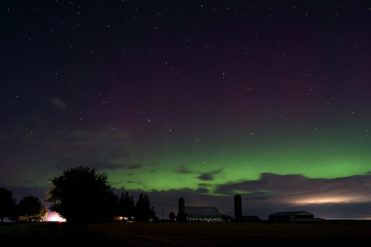 Aurora. Clouds eventually moved in and spoiled the view. The lights on the clouds on the right are from Orangeville. #aurora #northernlights