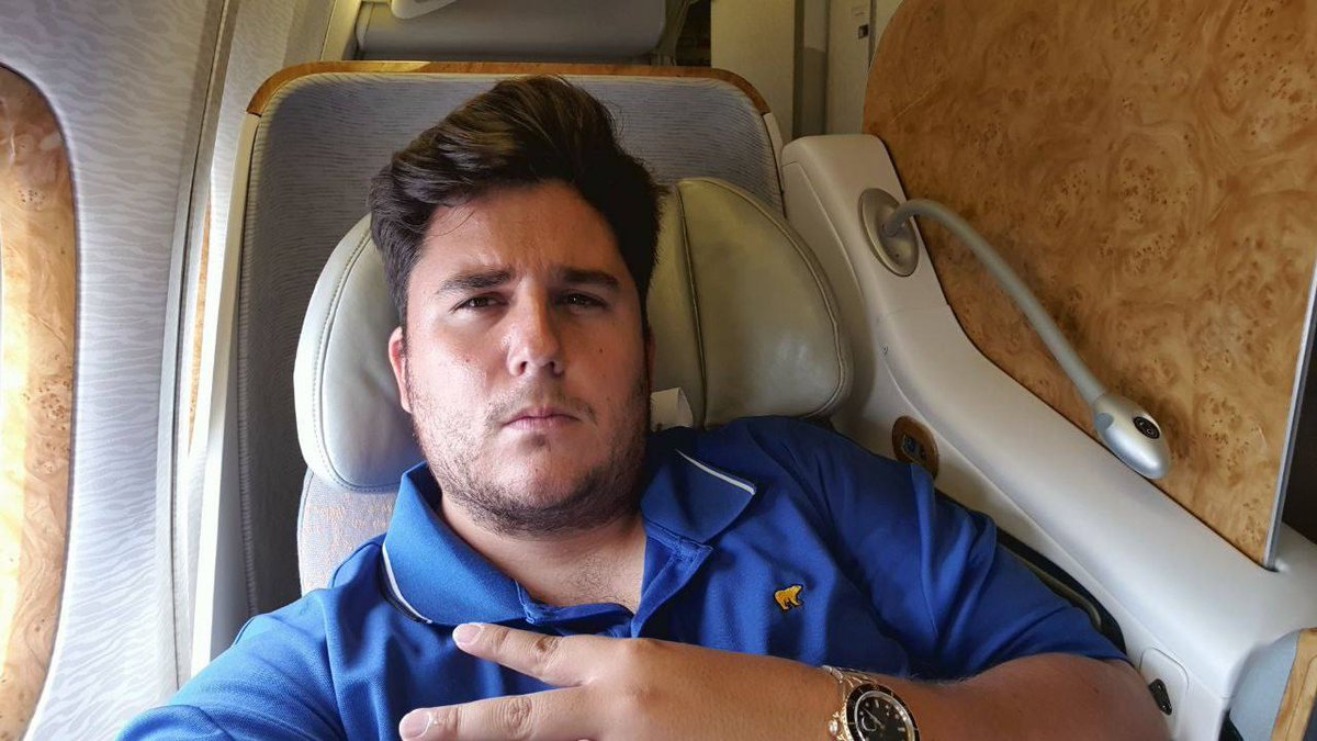 🧵
För ett drygt halvår sedan blev jag uppringd av en telefon som smugglats in i ett spanskt fängelse. Sedan dess har jag gått på djupet för att försöka förstå fenomenet Olof K Gustafsson. Och jag har nått längre än vad jag hade kunnat ana!