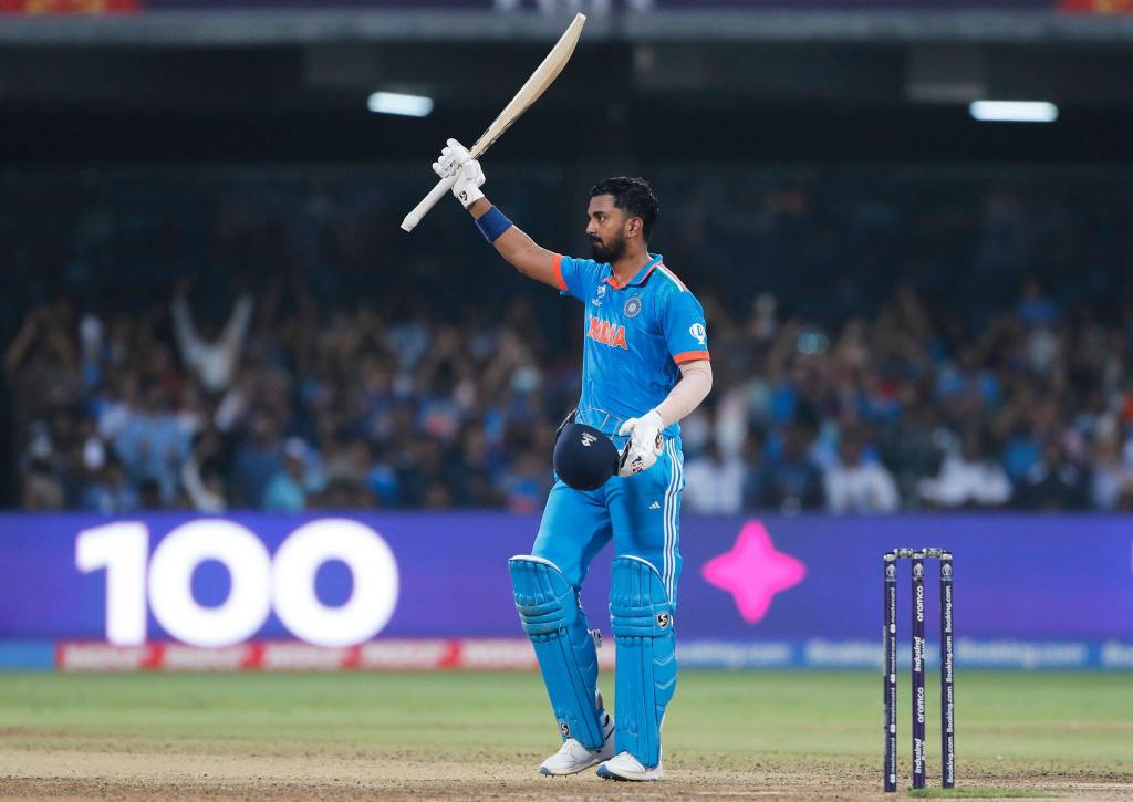 moiz_sports's tweet image. DEPENDABLE
Rohit and Ishan could not score much and IND was 2/3 inside first couple of overs and there Rahul and Virat gave dugout and fans a sight of relief by a brilliant partnership. That innings from Rahul was a great innings but an underrated one
#WC2023
#ViratKohli
