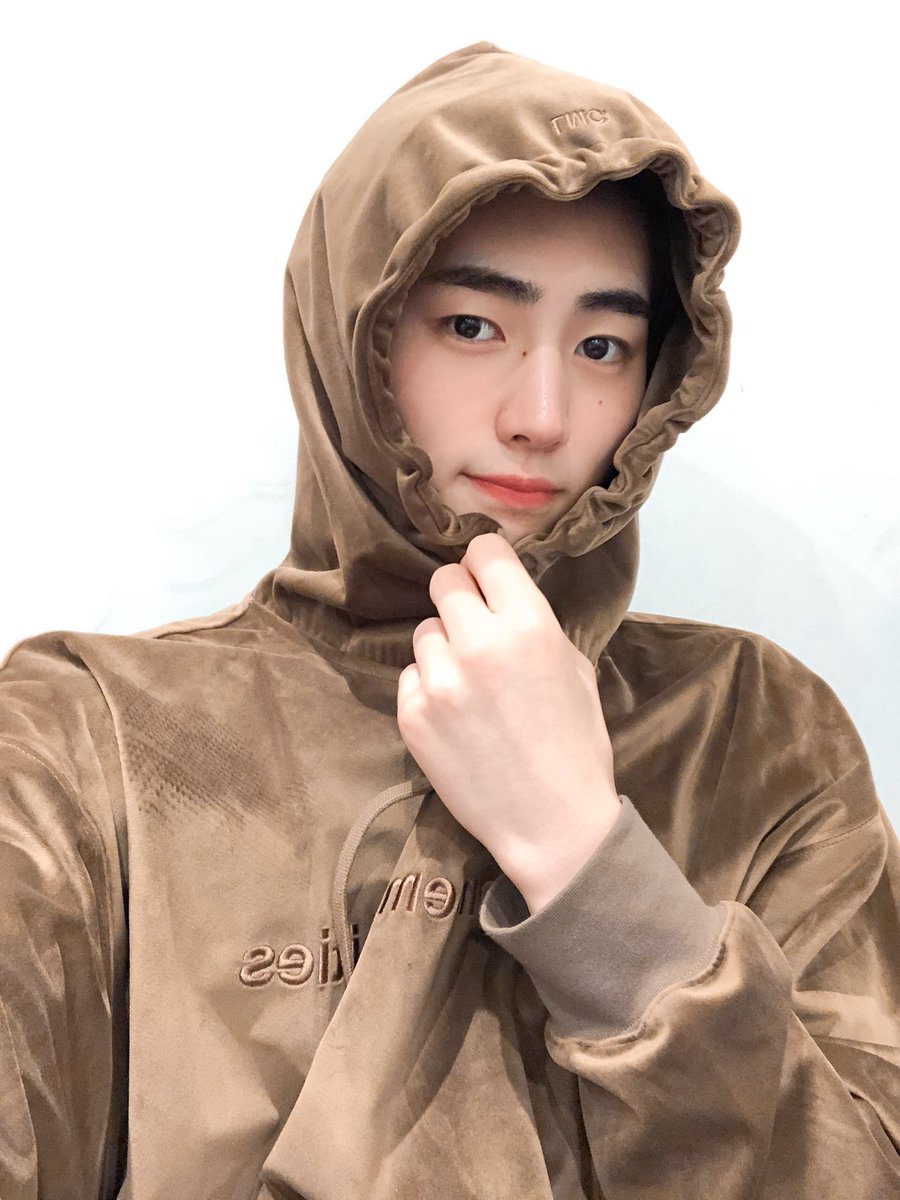 prodshn's tweet photo. 4 years ago today when we got this cute hoodie hoon selca https://t.co/q2EtIaeGir