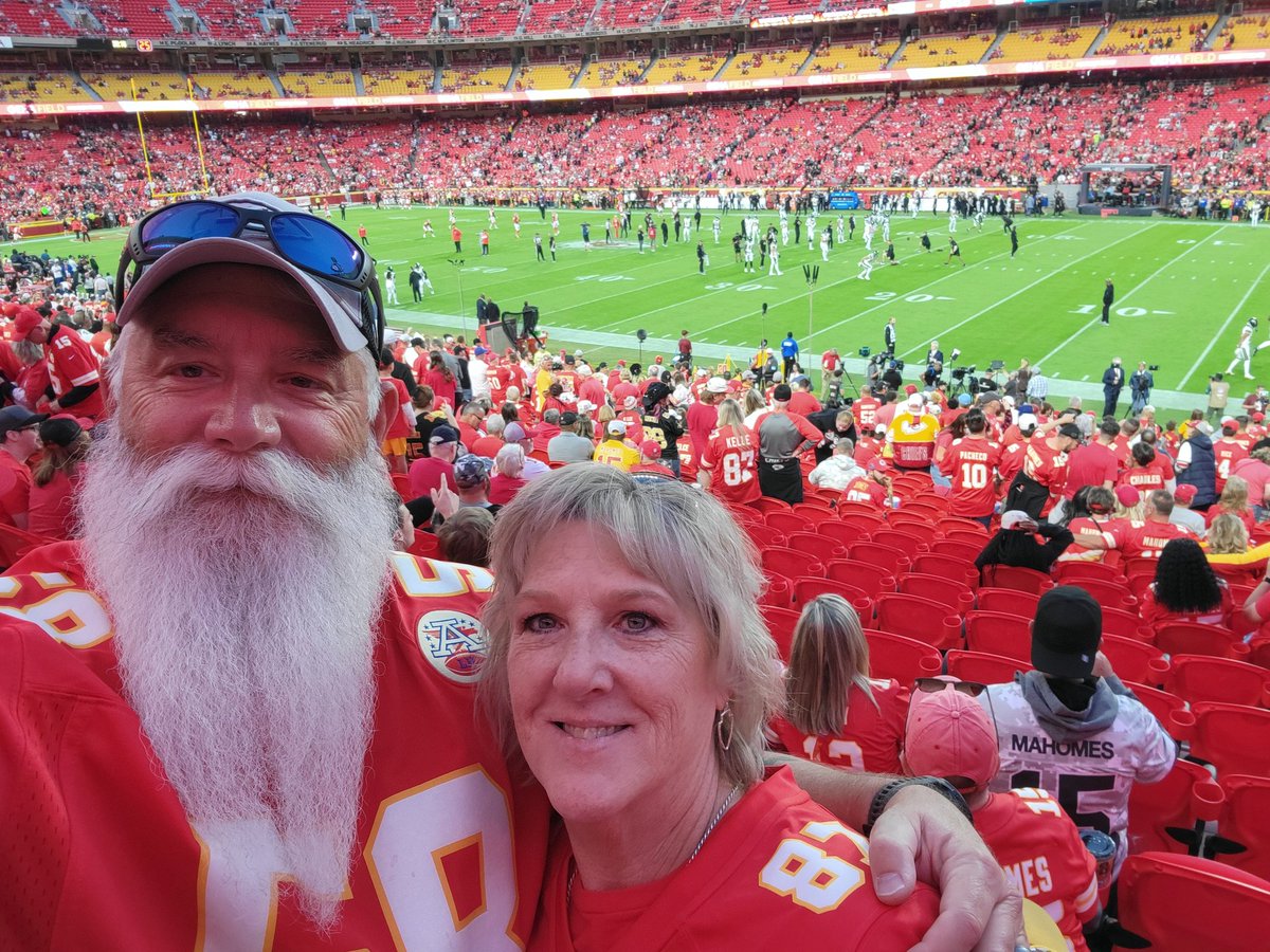 PCPirateDad's tweet photo. First Chiefs game in a long time!  #ChiefsKingdom https://t.co/rxNPc5libk
