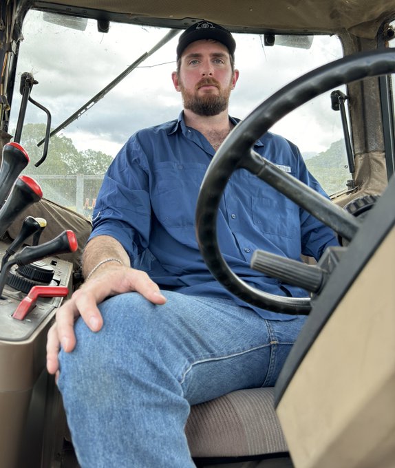 Save a tractor, ride a farmer 🚜 https://t.co/uWh8F6SvDa