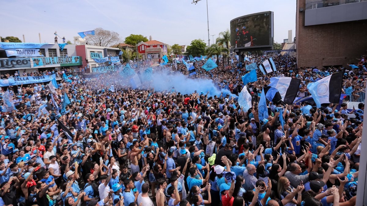 BelgranoLegasy's tweet photo. - 60 mil socios, récord en el fútbol cordobés.
- 66 mil personas en el Kempes, récord en el interior del país.
- 28 mil personas en un partido del fútbol femenino, récord en el país.
- 25 mil personas para un banderazo en apoyo a los jugadores.

EL HINCHA DE BELGRANO ESTÁ LOCO. https://t.co/kGb87gYGVj