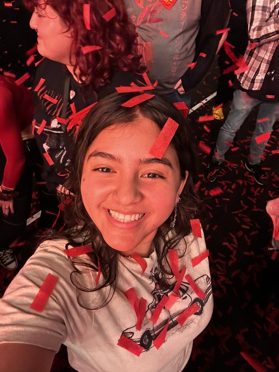 bellablurryface's tweet photo. we’re so cute🥹 missing red confetti falling from the sky🥲🤍 https://t.co/HfFLdE63mj