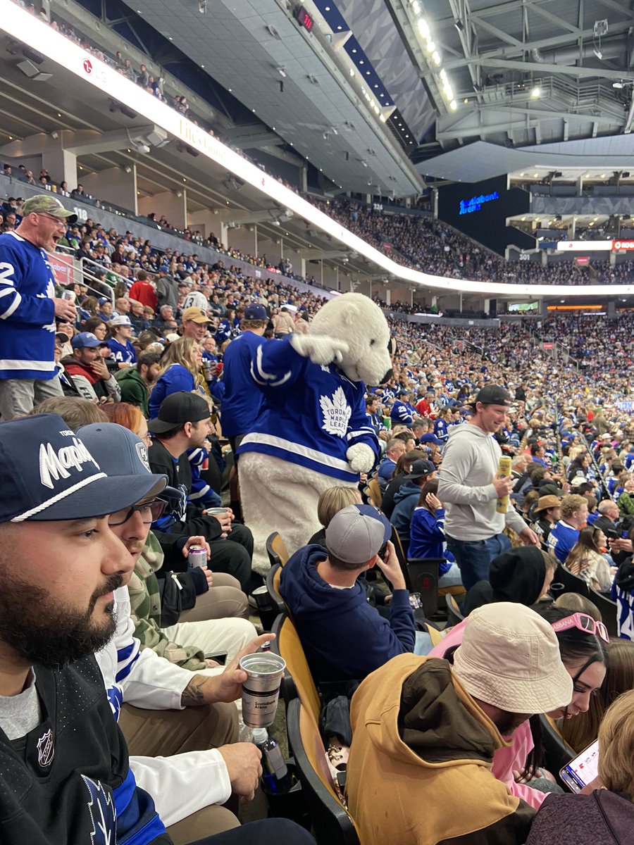 BeingLeafs's tweet photo. Carleton knows a win when he sees it! We were there and it was a great game #LeafsForever #leafsnation #goleafsgo https://t.co/w6RHKws9jv