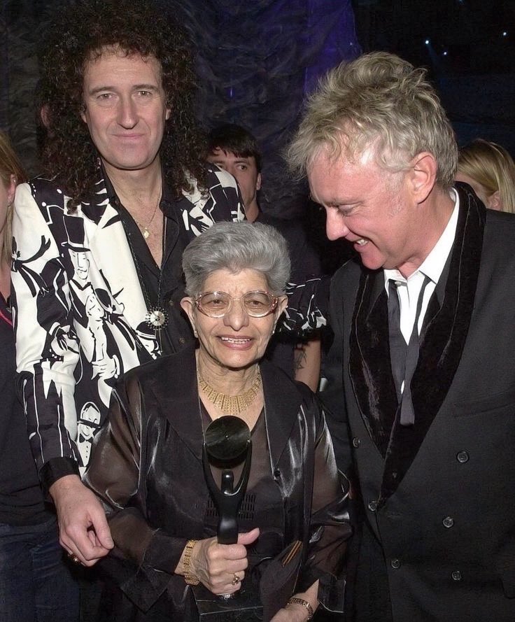 fredsladygodiva's tweet image. With Freddie’s mom #Jer 🤍🤍
#DrBrianMay #RogerTaylor