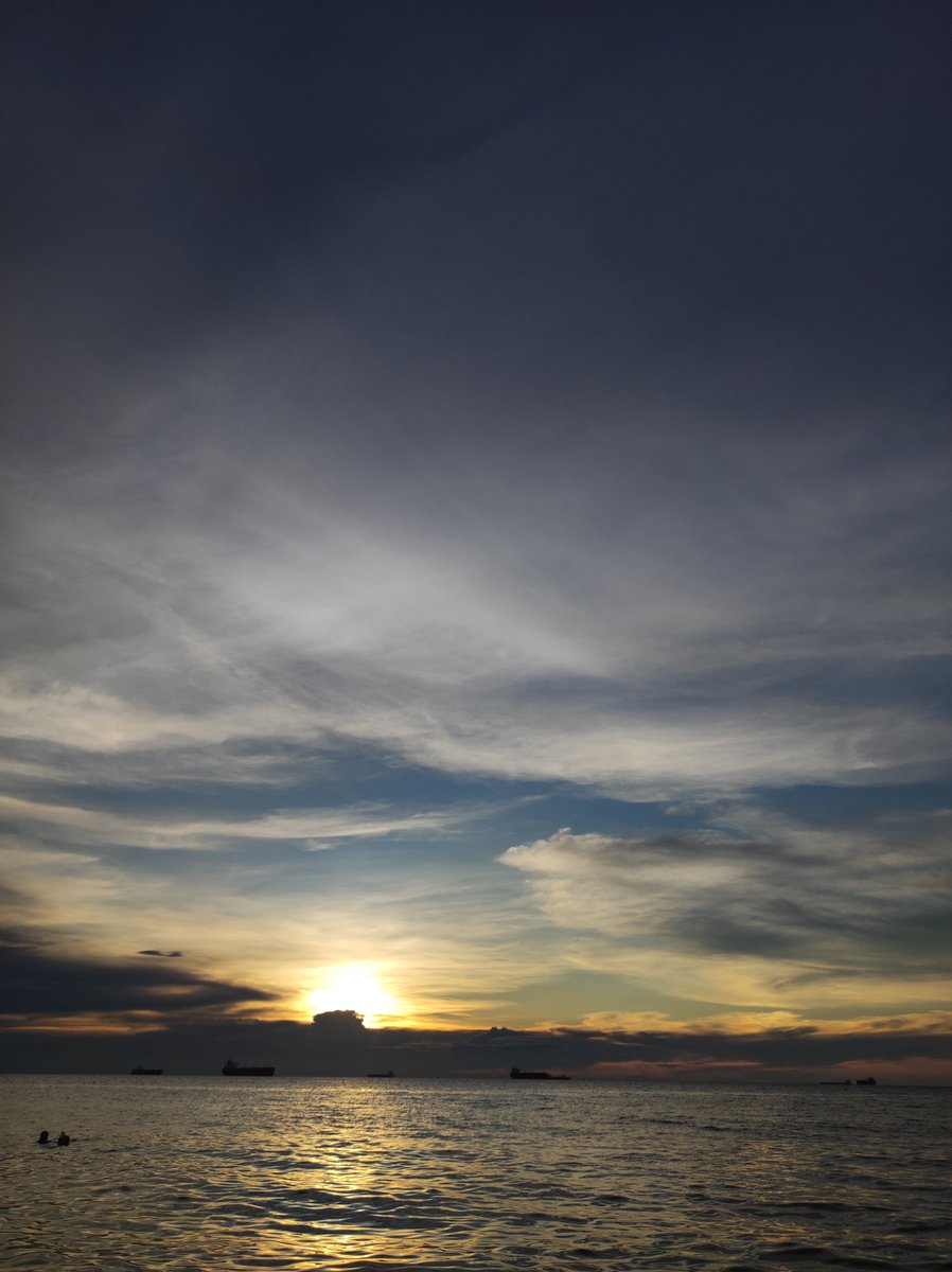 IndianySnchezs's tweet photo. Lo que amo los atardeceres en la costa🤌🏻🥰 https://t.co/KlMFRaFeNU