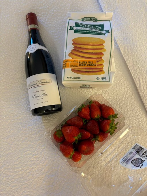 Goodies 🍓 https://t.co/LCTRdPrRVz