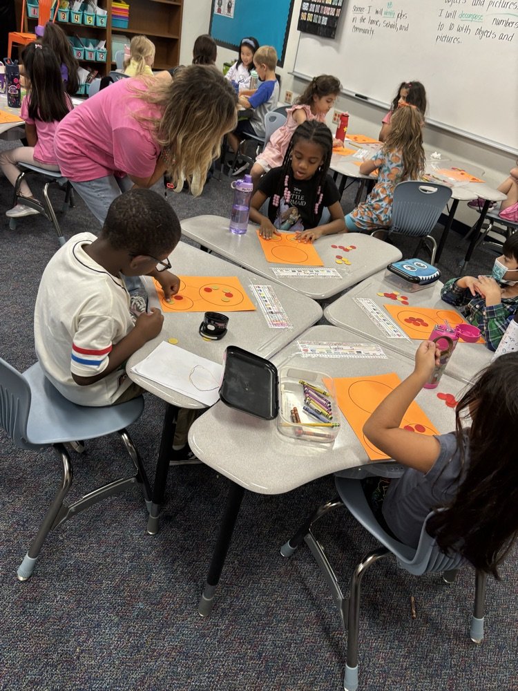Kinder students in Mrs. Rhodes' class were highly engaged in today's read aloud practicing their onomatopoeias (GRRROOOOWL)!

In Mrs. Parker's class students showed they know how to compose and decompose numbers up to ten. 

#atRJEweROAR (And growl)