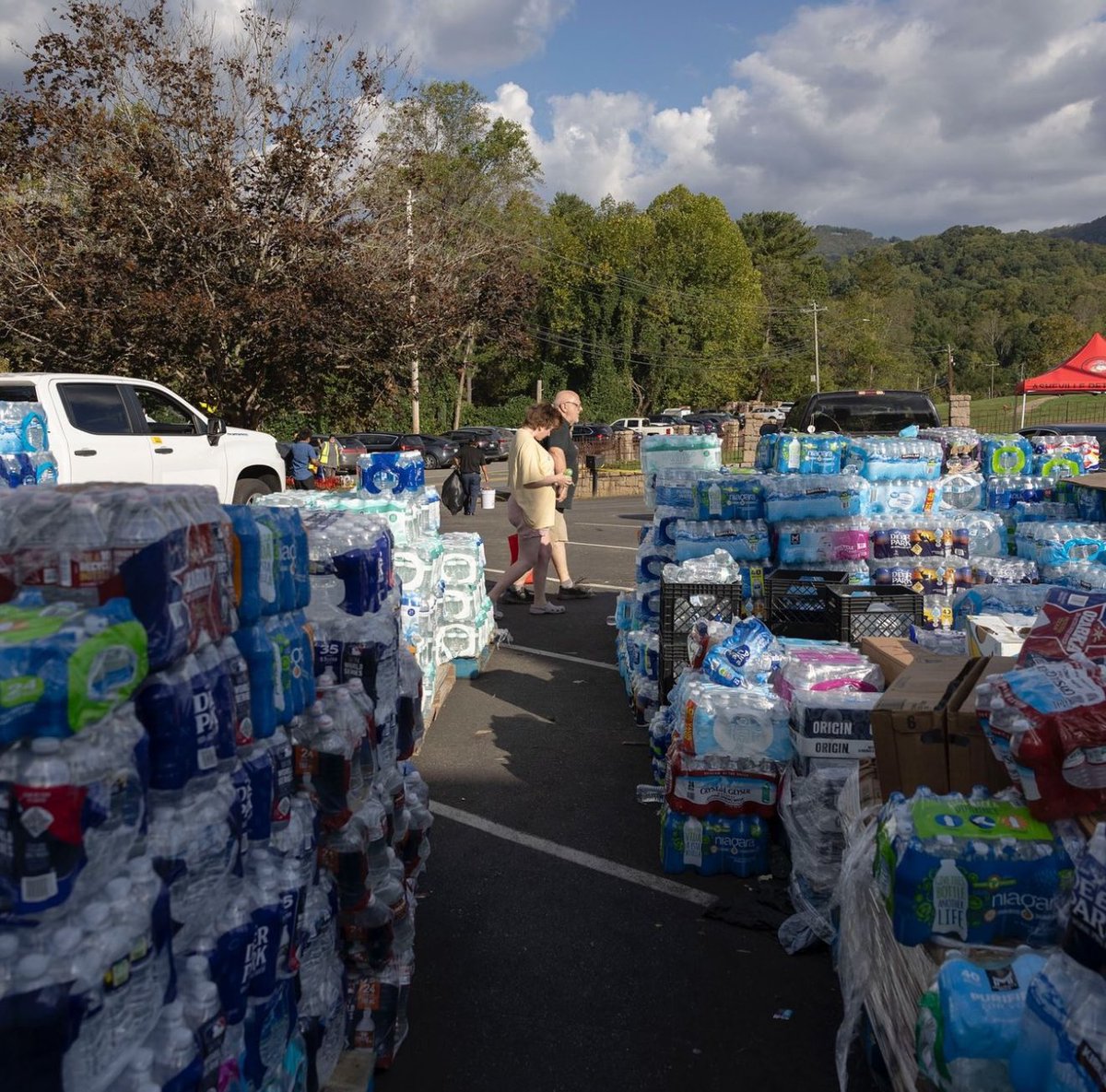 #HurricaneHelene has left a trail of devastation, becoming the deadliest storm since Katrina. Children and families in Florida, North Carolina, Georgia, South Carolina, and Tennessee need our support. 

#Baby2Baby has already distributed millions of emergency items, including