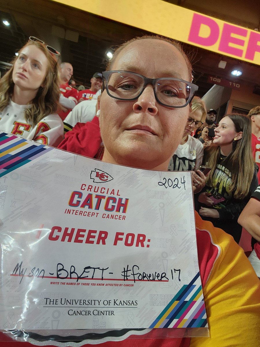 kowitz_wendy's tweet photo. #ChiefsKingdom #chiefsvscancer https://t.co/7LzBSFu66u