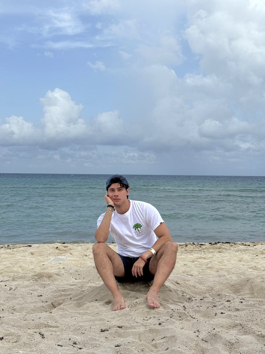 Panagiotios's tweet photo. Hola 🌴 https://t.co/Fyaz4f8wSA