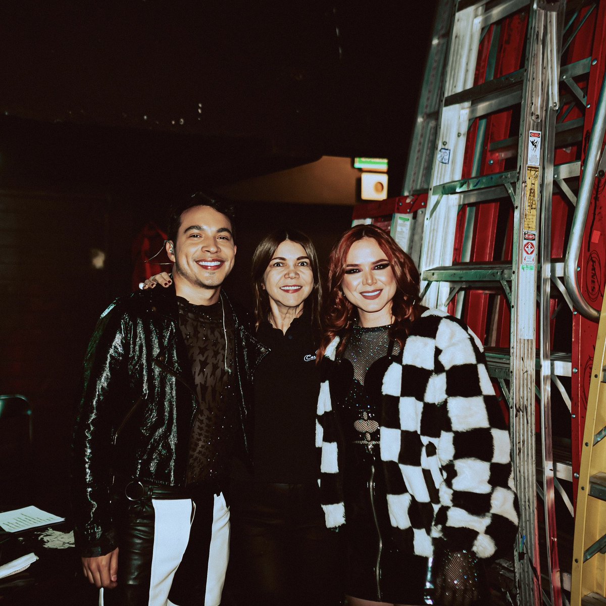 Nuestra mamá, reina de la casa, está de cumpleaños y hoy hay fiesta. Todos días honramos tu ejemplo de que el amor por encima de todo y como guía de vida. Nada sería de nuestro talento sin el apoyo, impulso y templanza que tú nos has dado y enseñado en este camino. Te amamos ♥️✨