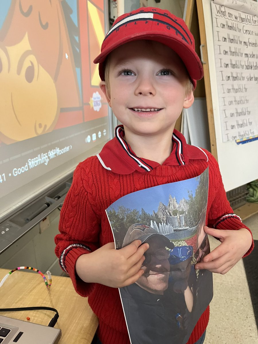 Our star of the day enjoyed sharing his family with us during our community meeting! He likes to play cars with dad and riding with his mom on the bus 🚌!!