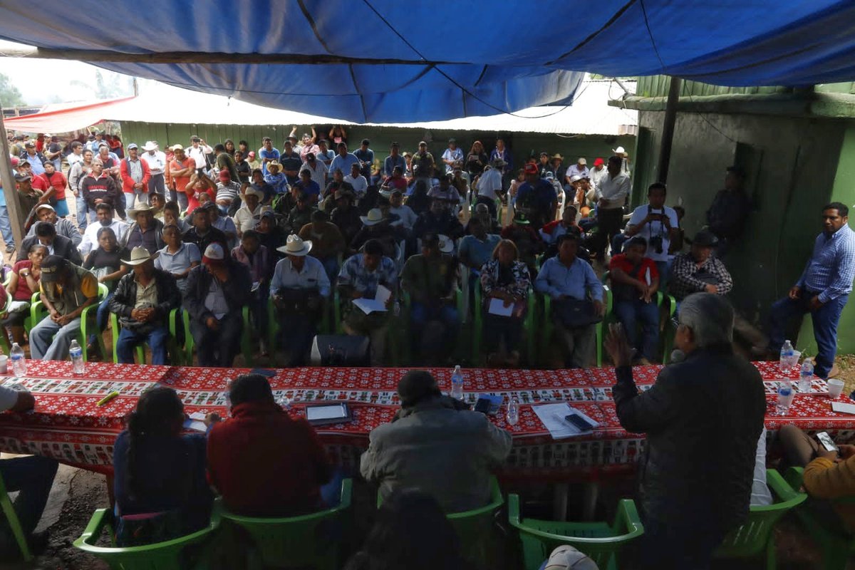 Tlachinollan's tweet photo. 📌 Autoridades comunitarias llaman a la unidad para reconstruir la Montaña | @Tlachinollan | 👀Este domingo 6 de octubre llamaron a la unidad para una ruta de lucha que proponga la reconstrucción de la devastada región de la Montaña por el huracán John. 👉🏼 https://t.co/qzP87otCnC https://t.co/dACLVtpQIj