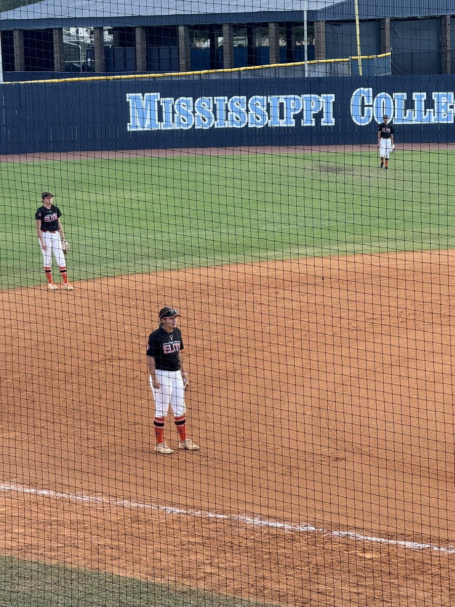 LandynTompkins's tweet photo. I had a great time at Mississippi College this past weekend! Thank you Coach Streetman and staff for letting me and my team — Tulsa Elite 26-27 National — play at your facility. Thank you Eric Jaramillo for making this possible! 
@leigh_streetman @EricJar08972519 @TulsaElite08 https://t.co/EqCvdTJ54W