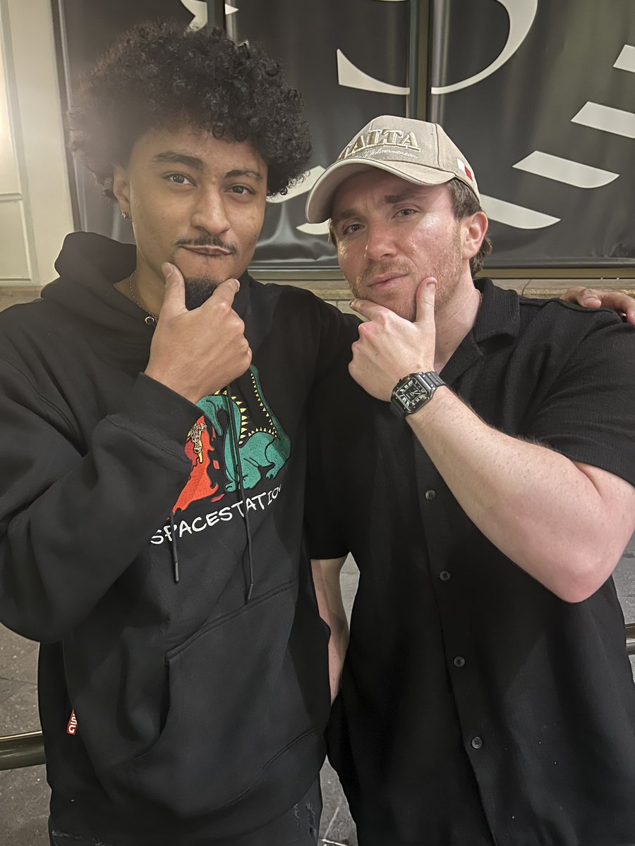 CenturySZN's tweet image. Worlds was such a vibe this year, always love seeing all the homies 🖤