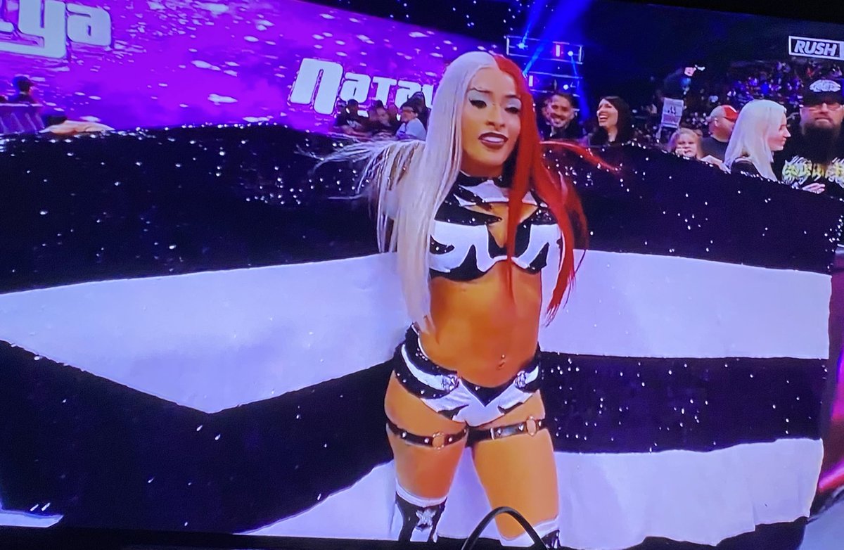 Our Queen is here!!!!

OMFGGG!! The new gear is 🔥🔥🔥🔥🔥

#PushZelina #ZVArmy #WWERaw