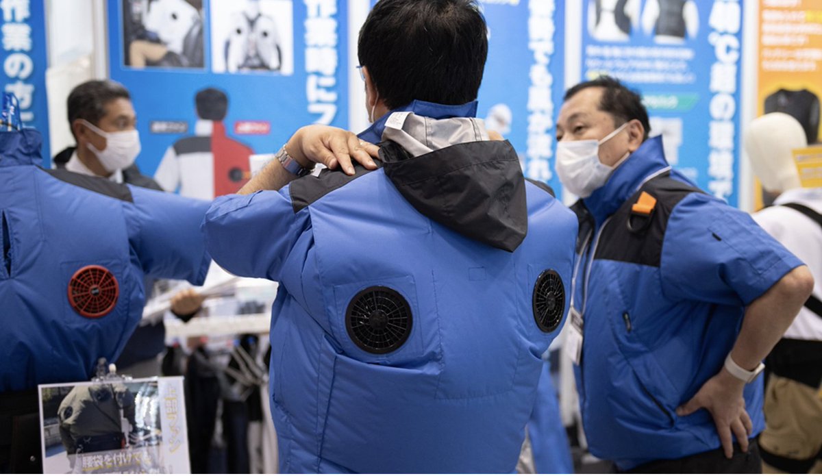 a_petrvs's tweet photo. 3/ Workers in Cooling Vests
In the summer heat, most workers wear cooling vests to stay comfortable while working outside. Such a simple but effective wearable tech upgrade! https://t.co/ucPbi2BXvd