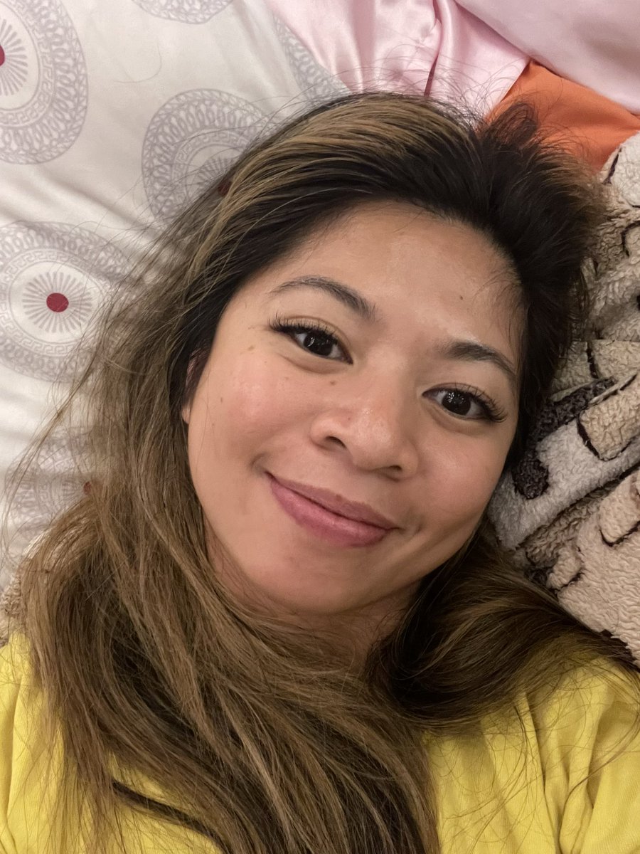 hannahnelvy's tweet photo. Leg day Monday + selfie since I’m loving my pimple free skin 🙂↔️🙂↔️
#mydaily #nonsensetweet #ishashtagstillathing https://t.co/2iM67oMI5g