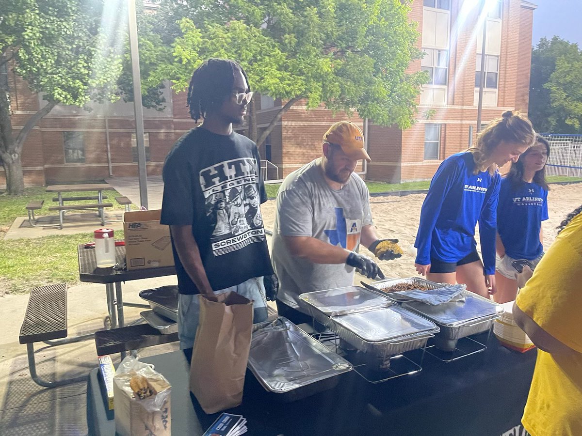 UTA Volleyball (@utamavsvb) on Twitter photo Had some fun hanging out and passing out tacos to <a href="/utastudents/">UTA Student Affairs</a> at Arlington Hall 👏😄
Thanks for the 🌮’s Taco Casa 🤝
#BuckEm🐎 Had some fun hanging out and passing out tacos to <a href="/utastudents/">UTA Student Affairs</a> at Arlington Hall 👏😄
Thanks for the 🌮’s Taco Casa 🤝
#BuckEm🐎