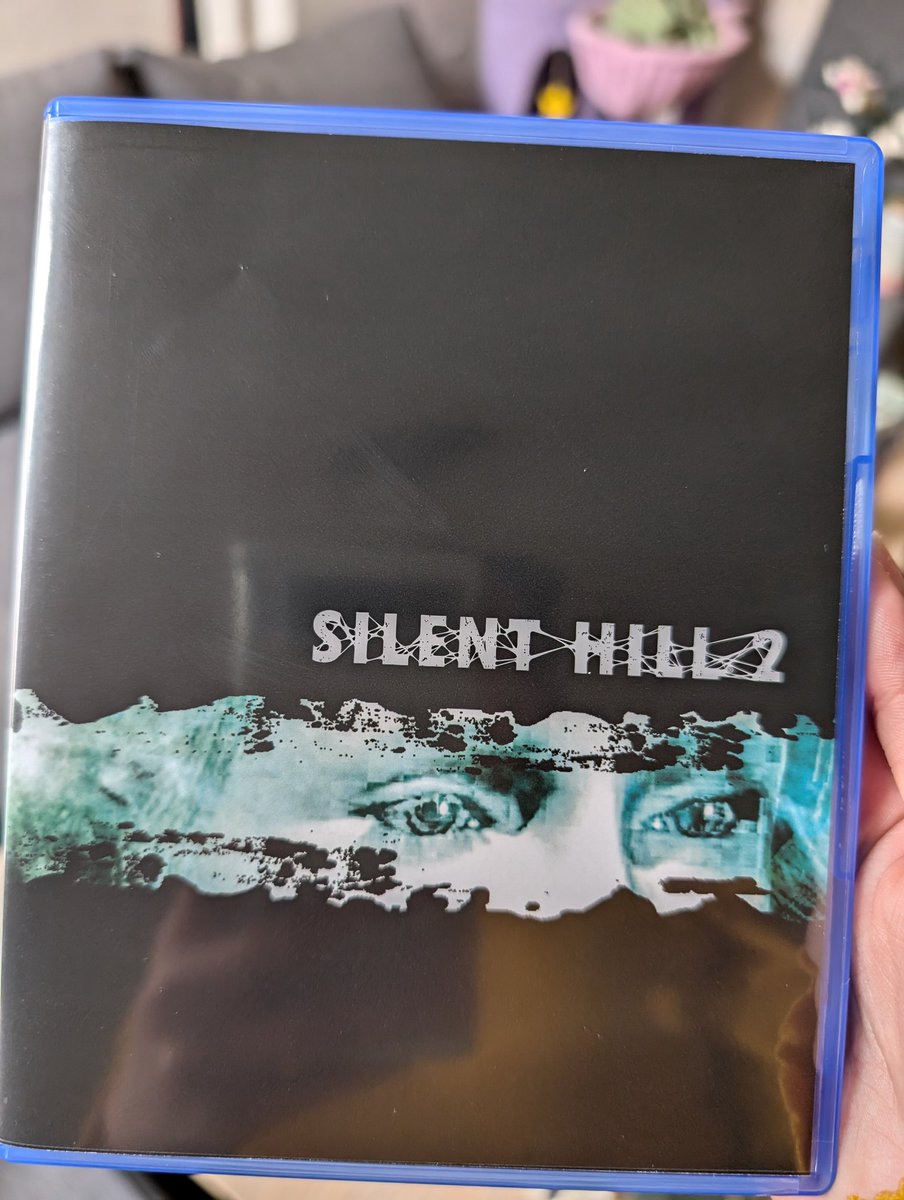 I got home and realised it's a DUAL COVER!!
I love the alt cover I'm keeping it like this
