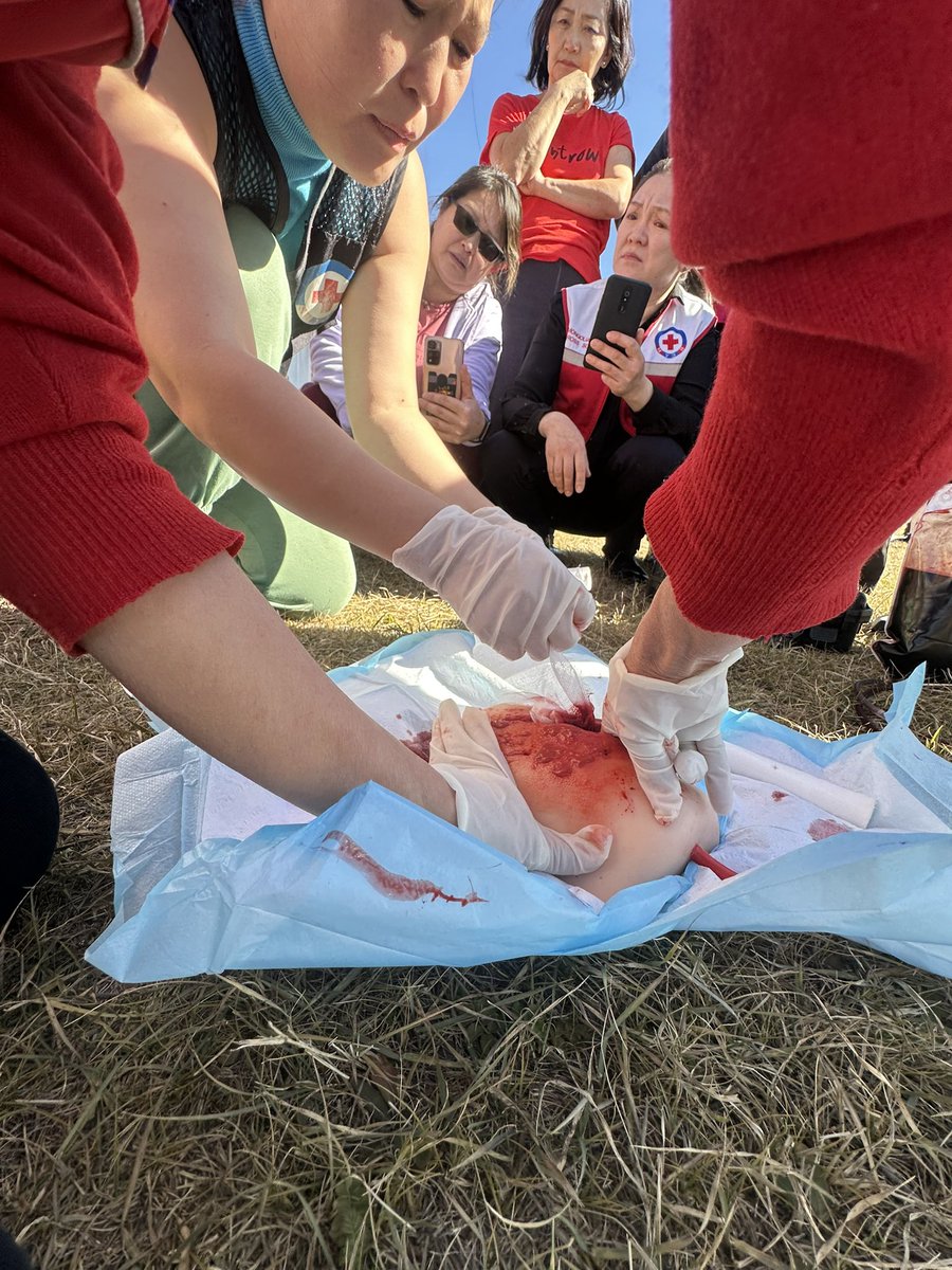 Day 2 at the Mongolian Red Cross youth centre. The #volunteer team of #paramedics from #EMSGlobal delivered sessions on managing trauma.

Given the distances ambulance cover, first responders can often be on scene first and need to make interventions. 

With equipment not always
