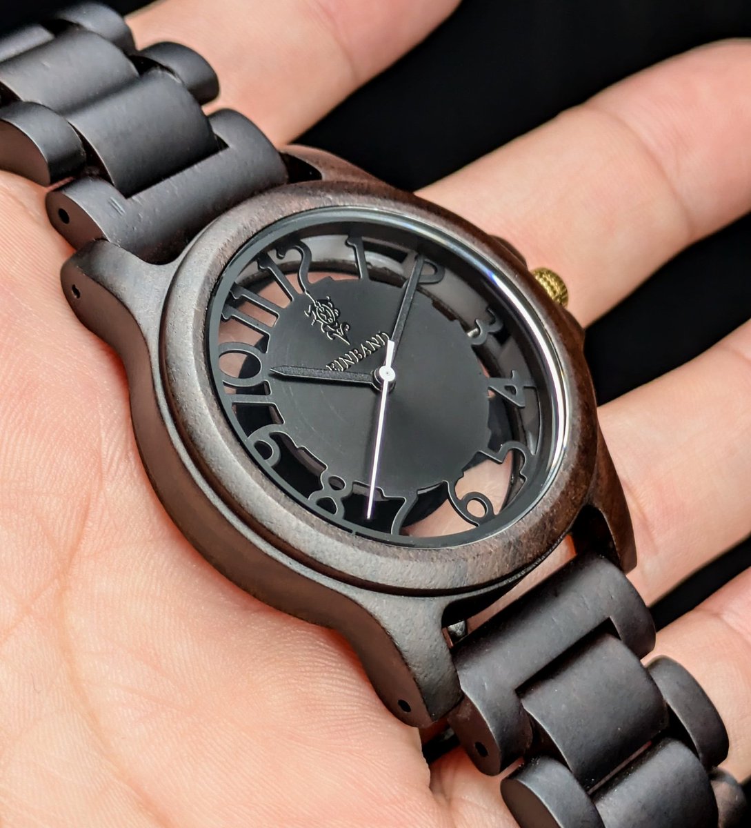einband_taka's tweet photo. ⌚プレゼント企画です🎁
最終確認で製作したサンプルのグラデーションブラック文字盤のスケルトンウッドウォッチ⌚
 ・新品未使用品です
・当選者様1名のみ 

【参加方法】 
① @einband_taka をフォロー 
②この投稿をいいね＆RT 
応募締切 10月10日(木) 23:59まで
 ↓注意事項🙏 https://t.co/UIhQjjEdTr