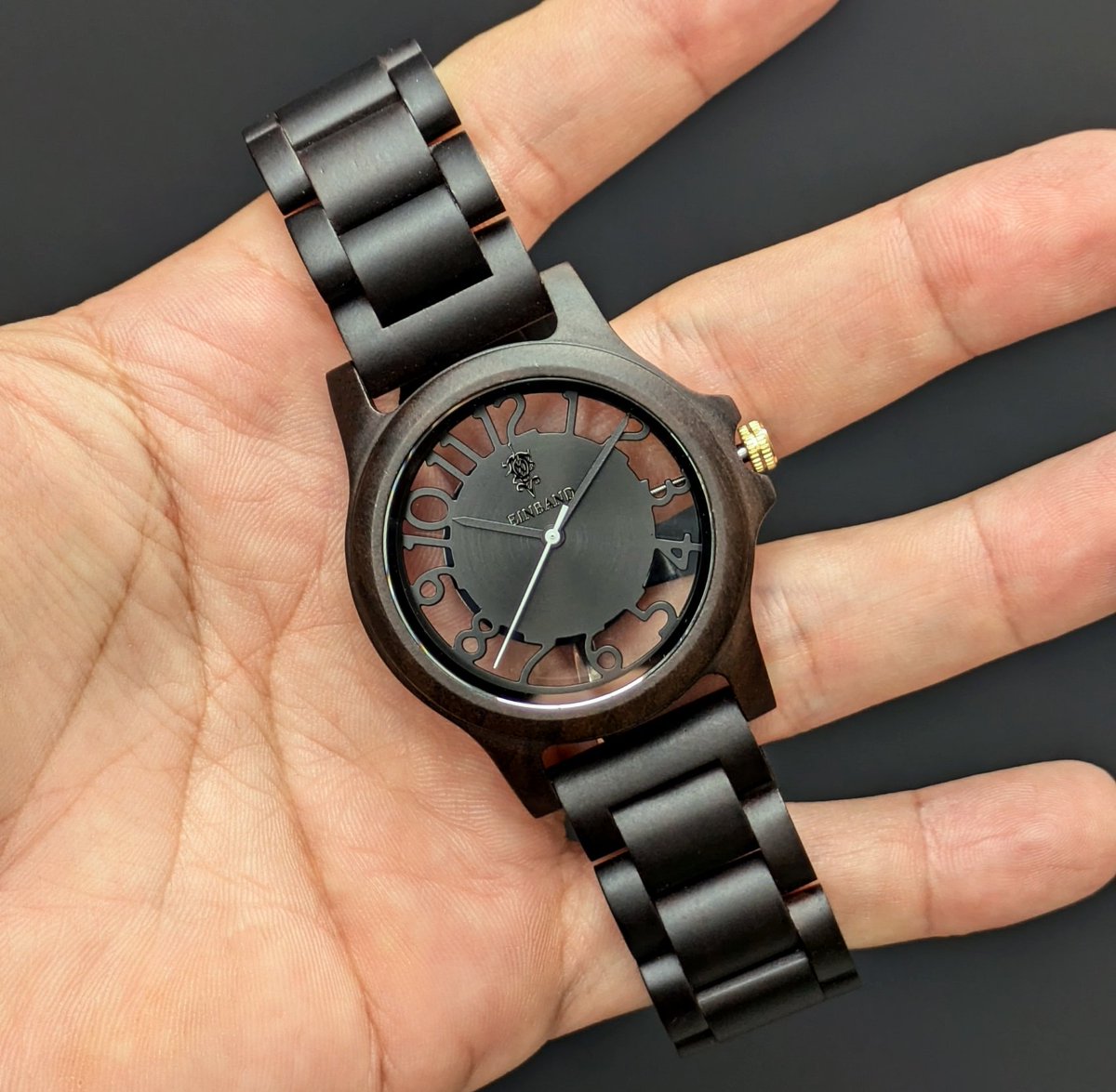 ⌚プレゼント企画です🎁
最終確認で製作したサンプルのグラデーションブラック文字盤のスケルトンウッドウォッチ⌚
 ・新品未使用品です
・当選者様1名のみ 

【参加方法】 
① <a href="/einband_taka/">木製腕時計のお店 EINBAND</a> をフォロー 
②この投稿をいいね＆RT 
応募締切 10月10日(木) 23:59まで
 ↓注意事項🙏