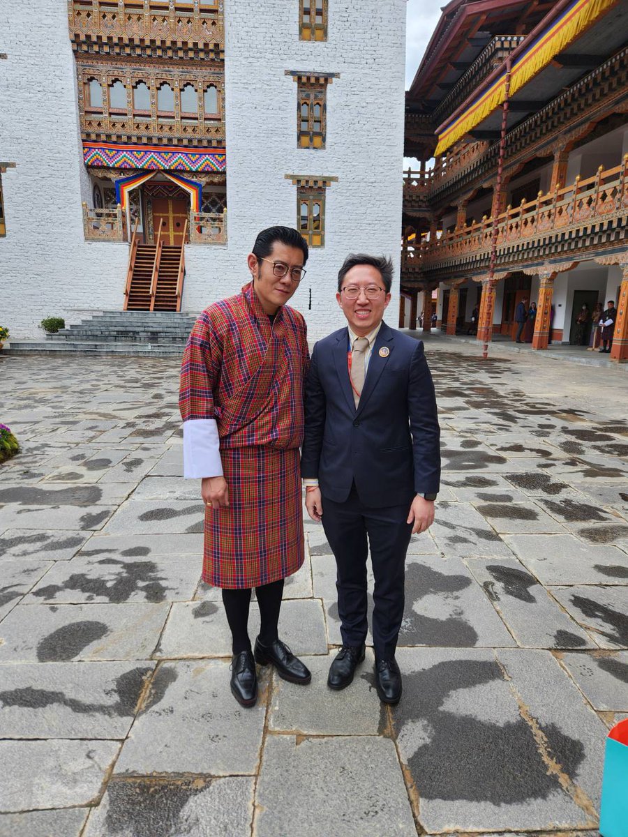 I just published A Meal with His Majesty, what I learned from having a private audience with His Majesty King Jigme Khesar Namgyel Wangchuck and Bhutanese people at the ‘Davos in the Himalayas’ link.medium.com/hGmGodR0vNb