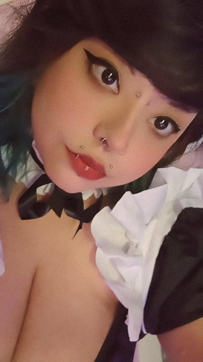 GhastlyCoochie's tweet image. maid outfit 🖤🤭