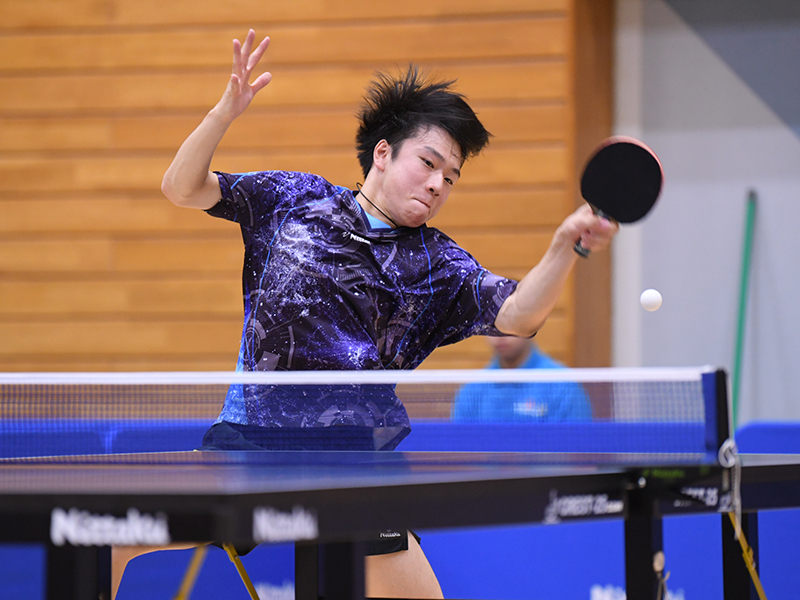 worldtt's tweet photo. #SAGA2024国民スポーツ大会      
●少年男子 Fグループ    
島根県 ３−1 香川県      
島根県は１番で黒田が窪田（右写真）に敗れるも、エースの小野（左写真）が２点取りの活躍を見せて決勝トーナメント進出を決めた。  
 #卓球 #卓球王国 https://t.co/0h6Kwpzc0O
