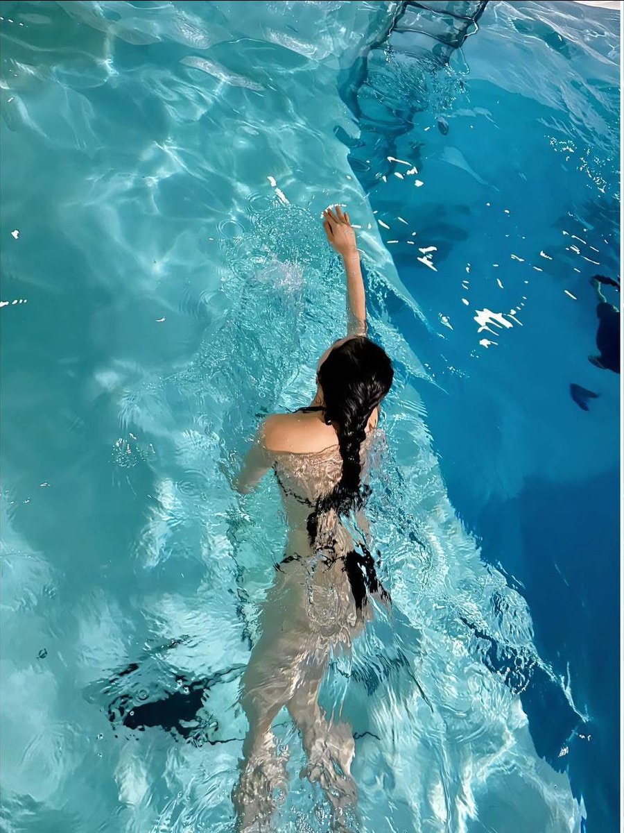 abitcorny's tweet photo. Learning to swim is essential for everyone. https://t.co/9lq5eearwX