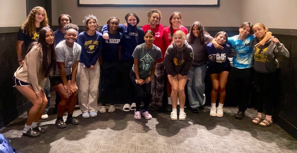 Tonight, we celebrated our Bears Player of the Week, Layah Glover, to kick off the post season at Buffalo Wild Wings. Glover has had a season to remember! Thank you <a href="/BearsOutreach/">Chicago Bears</a> <a href="/usnikefootball/">Nike Football</a> <a href="/BWWings/">Buffalo Wild Wings</a> <a href="/NFLFlag/">NFL FLAG</a>
<a href="/Silva321FUTP60/">Gustavo Silva</a> 🙏