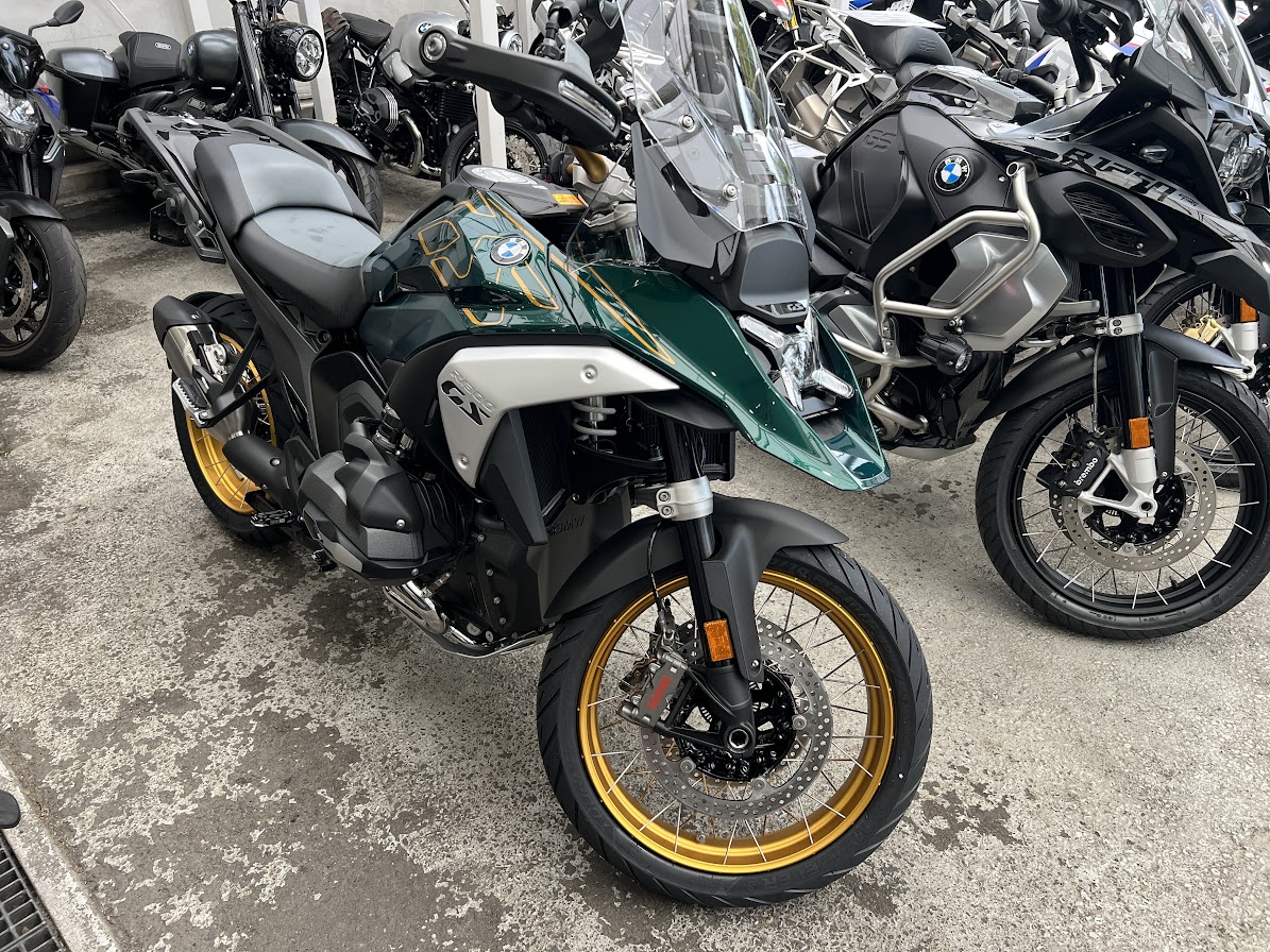 mscharacycle's tweet photo. R1300GSツーリング(アウレリウスグリーン)
R12 nineT(アナログメーター仕様)が
即納車入荷です!
#BMWMOTORRAD #MSCHARA #原サイクル https://t.co/BnFNuUUCWu