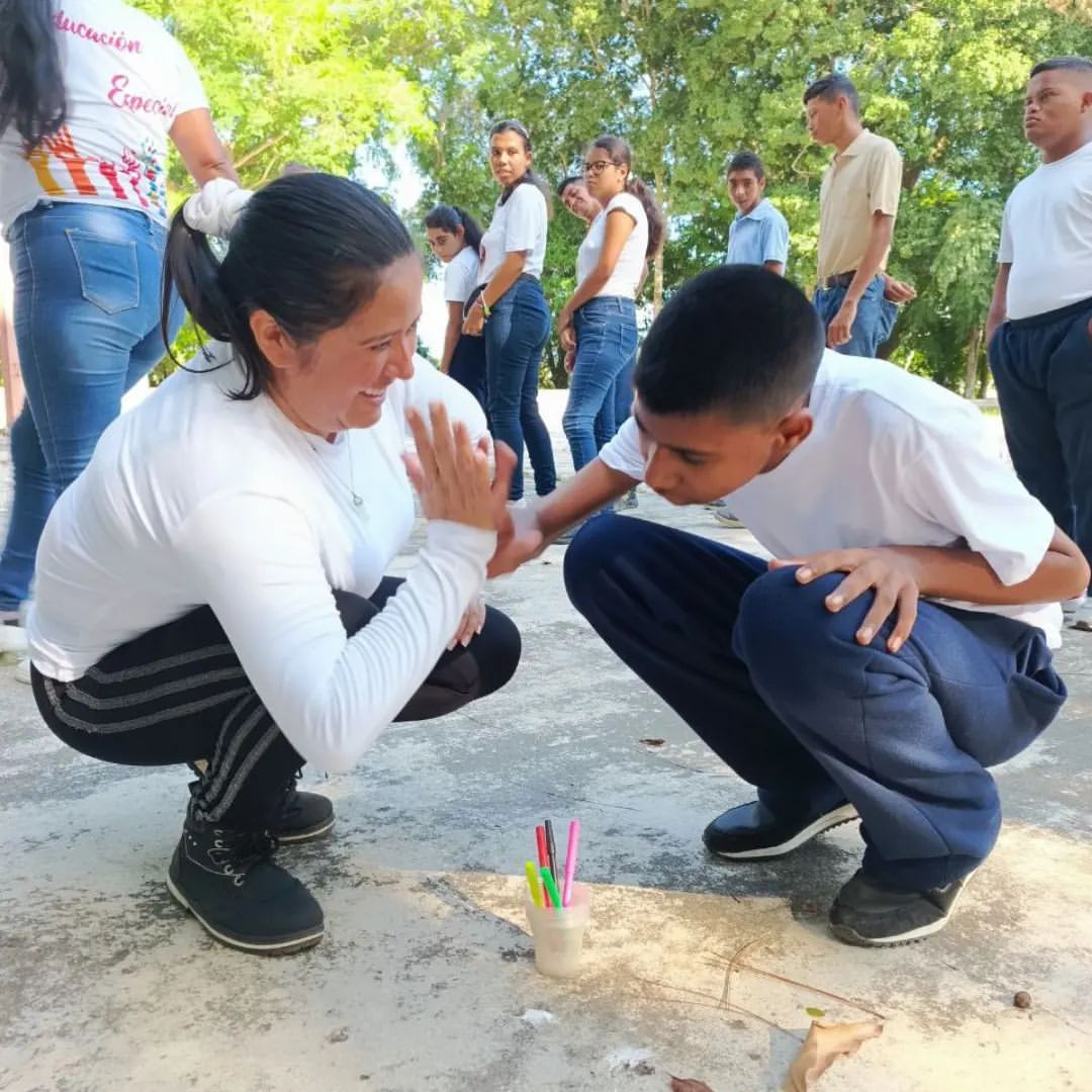 info_mppe's tweet photo. ✅📝 #NotiMPPE | Con diversas actividades deportivas y recreativas, se dio el cierre de la primera semana del inicio de las actividades académicas en el Edo. #Yaracuy, donde la población estudiantil participo masivamente con mucho entusiasmo.
Vía: ➡️ @chitomarj
@MPPEDUCACION https://t.co/nxs4W0UGrM