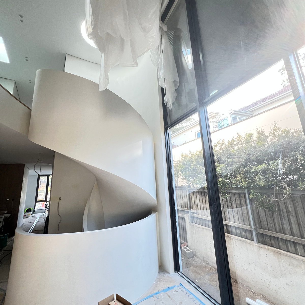 rs_window38099's tweet photo. Fixed Window | Window Wall - Which One Do You Prefer?🪟✨

🌟 Fixed Window:
Expansive glass for natural light ☀️

🌟 Window Wall:
6 meters of breathtaking transparency 🌌

#rswindows #HomeDesign #Architecture  #australiaconstruction #windowwall #fixedwindow #aluminumwindows https://t.co/hEtmELRflD