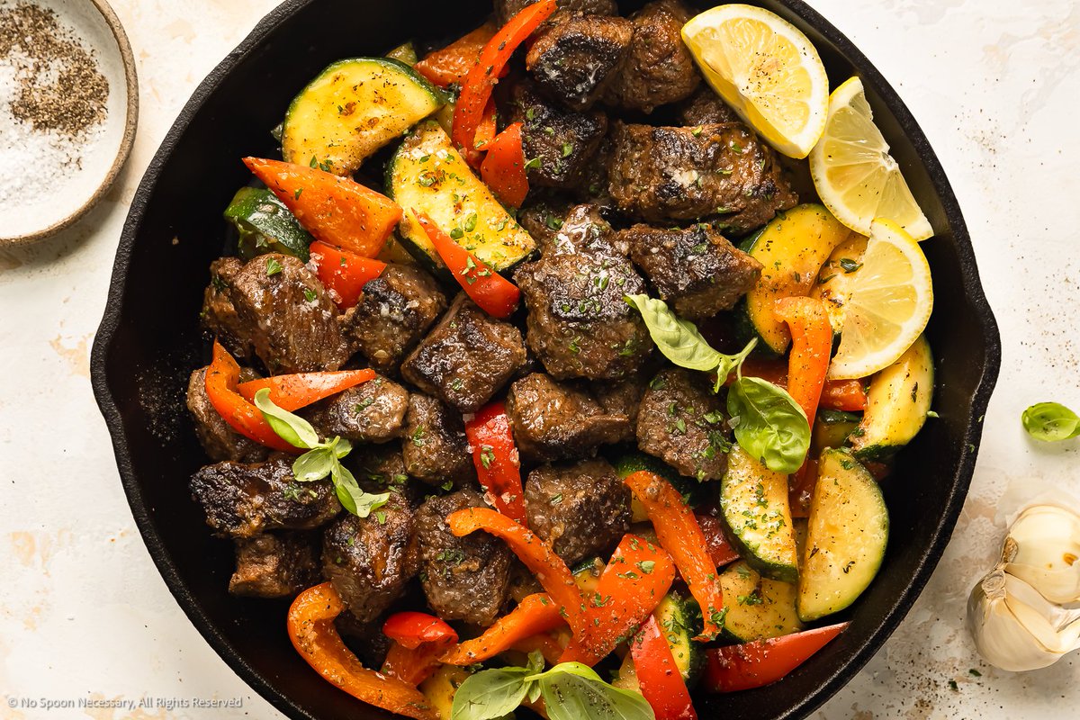 hormonedietdoc's tweet image. Best non animal based foods to support an animal based, almost #carnivore #ketovore WOE for the benefits of what phytonutrients can enhance your hormones &amp;amp; health

Broccoli
Cabbage
Brussels sprouts
Asparagus
Onion
Garlic
Berries
Avocado
summer squash
cucumber
red pepper
#LCHPMF