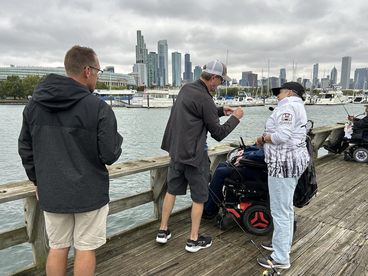 We enjoyed fishing with Paralyzed Veterans of America (PVA) and Chicago No Limits Fishing who provide boating and fishing experiences for individuals with disabilities. #chicago #lakemichigan #boating #fishing #veterans