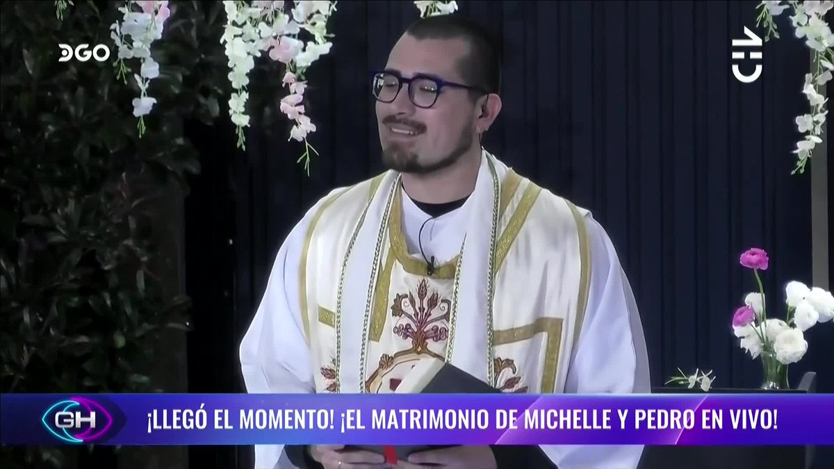 DGO_Latam's tweet photo. Claudio Michaux, el encargado de oficiar la ceremonia de la noche 👰 #GranHermamoCHV #BodaPedrichelle

Lo viste primero en DIRECTV y @dgo_latam. Sigue viviendo Gran Hermano Chile las 24hrs 👉🏻 https://t.co/PalmJuq0jb ✨#GHxDGO https://t.co/Yw4no5uP8b