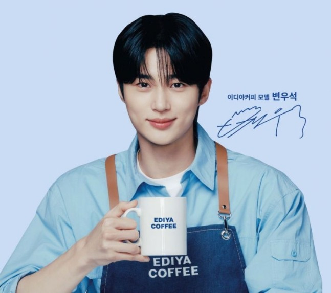 tang__kira's tweet image. Byun Wooseok menjadi model untuk brand Ediya Coffee

v.daum.net/v/202410081050…