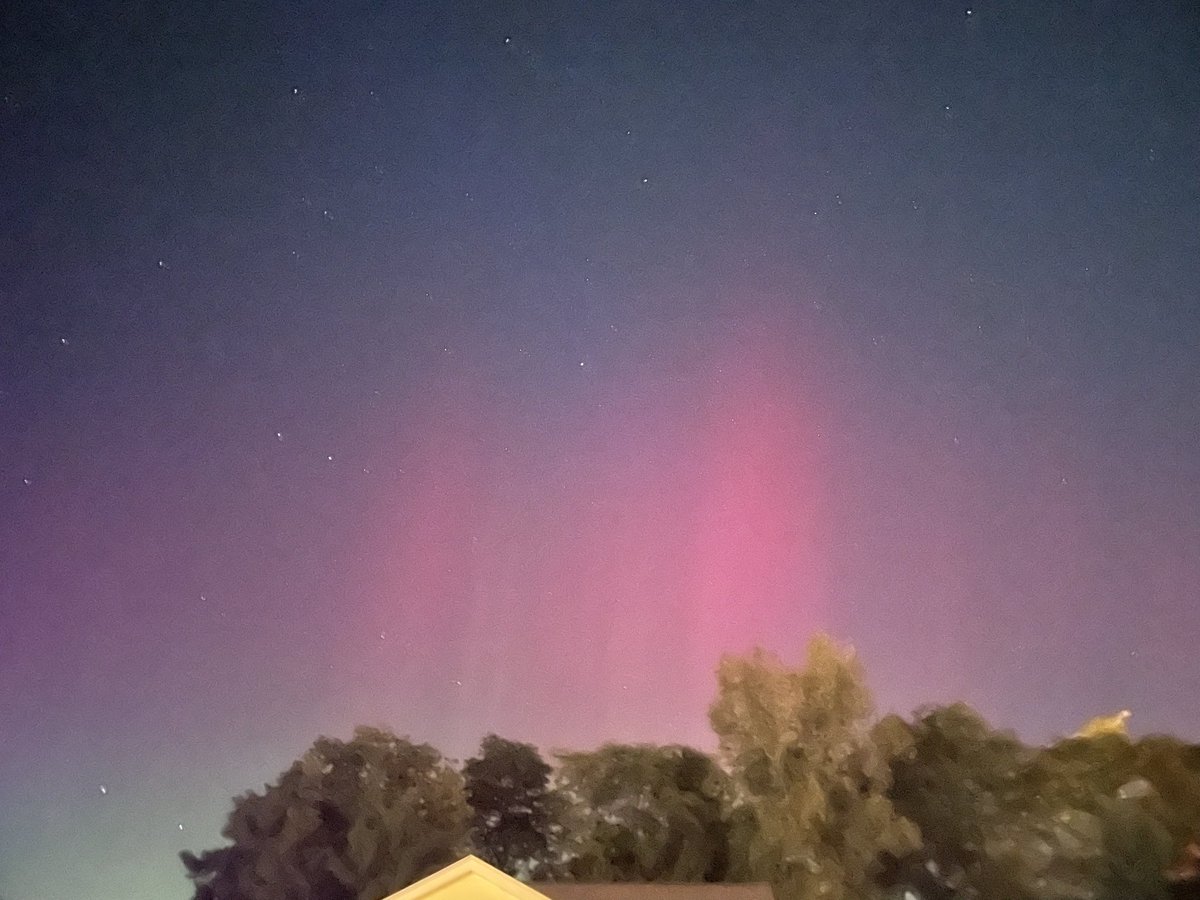 Wxandgardenguy's tweet photo. Hard to see without help, but a cellphone camera will see the Northern Lights looking North of #ROC right now. Wow! https://t.co/RmquItP0a9