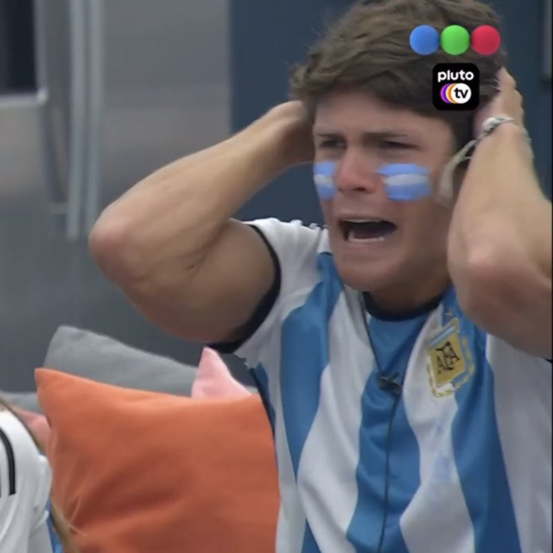 OTRA VEZ LE ROBARON EL DELANTAL CELESTE A CAMI HOMS 

#BakeOffFamosos