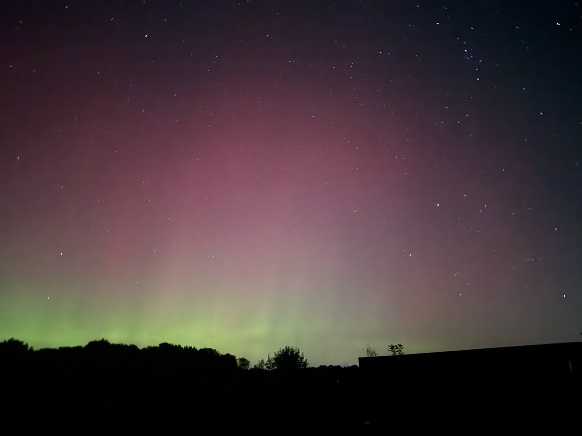 PMKowalski's tweet photo. #NorthernLights (and some stars) near Akron, NY! @NWSBUFFALO @news4buffalo @StormHour #bufwx #auroraborealis https://t.co/ZwnldID3RF
