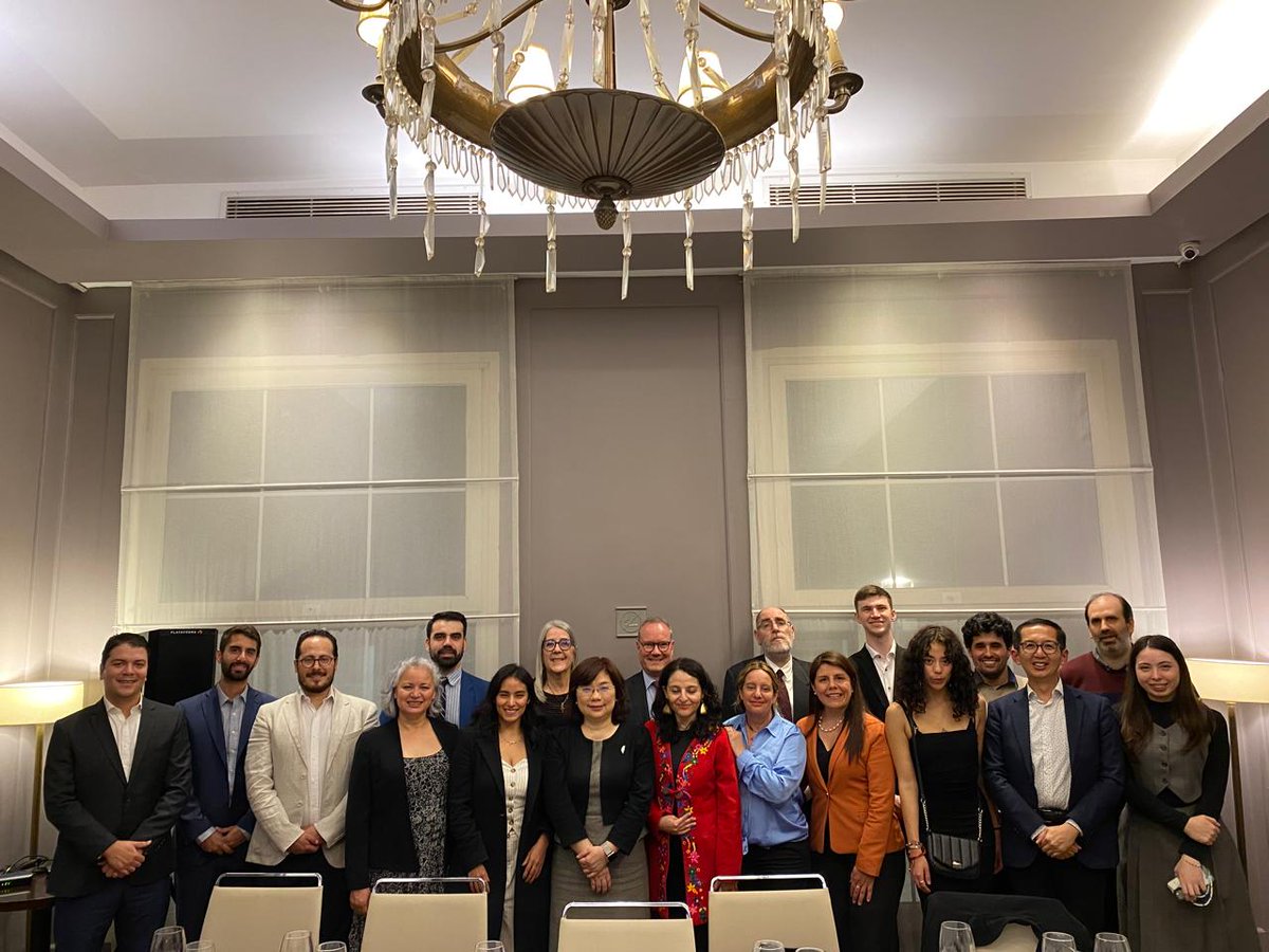 Ha sido un honor compartir esta noche con la embajada de Taiwán 🇹🇼 en Argentina 🇦🇷 <a href="/Taiwan_Argentin/">Taiwan en Argentina</a>, donde presentamos nuestra investigación sobre la influencia de China 🇨🇳 en América Latina. 
Agradecidos  e inspirados por la resistencia de Taiwán y su enorme defensa de la
