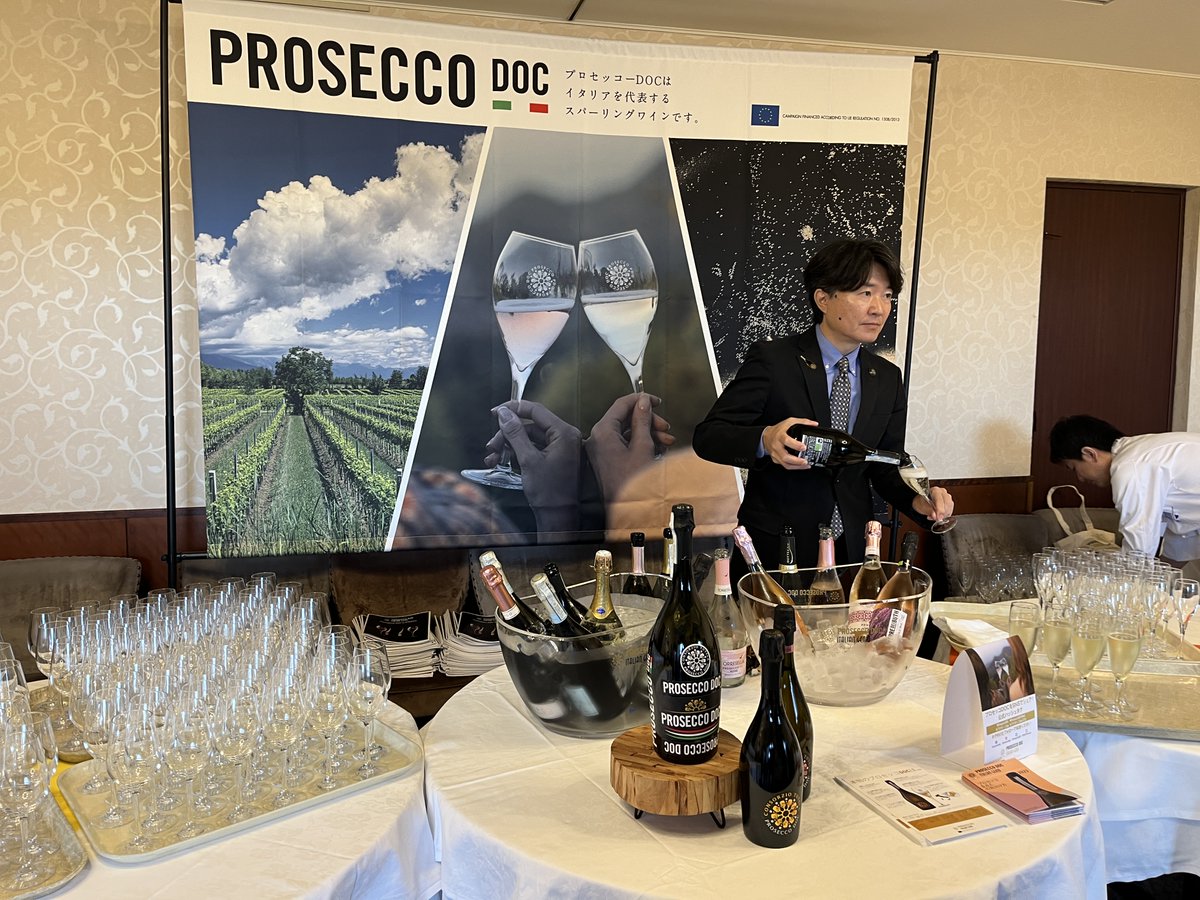 ITATokyo_'s tweet image. Brindisi con il #ProseccoDOC per l'inaugurazione dell'evento "Giorno della #CucinaItaliana" organizzato da @cucina_acci
🇪🇺Campaign financed according to EU regulation no. 2021/2115

#プロセッコDOC #日本イタリア料理協会 #cucina_acci #イタリア料理の日
@ProseccoDOC @ITAtradeagency
